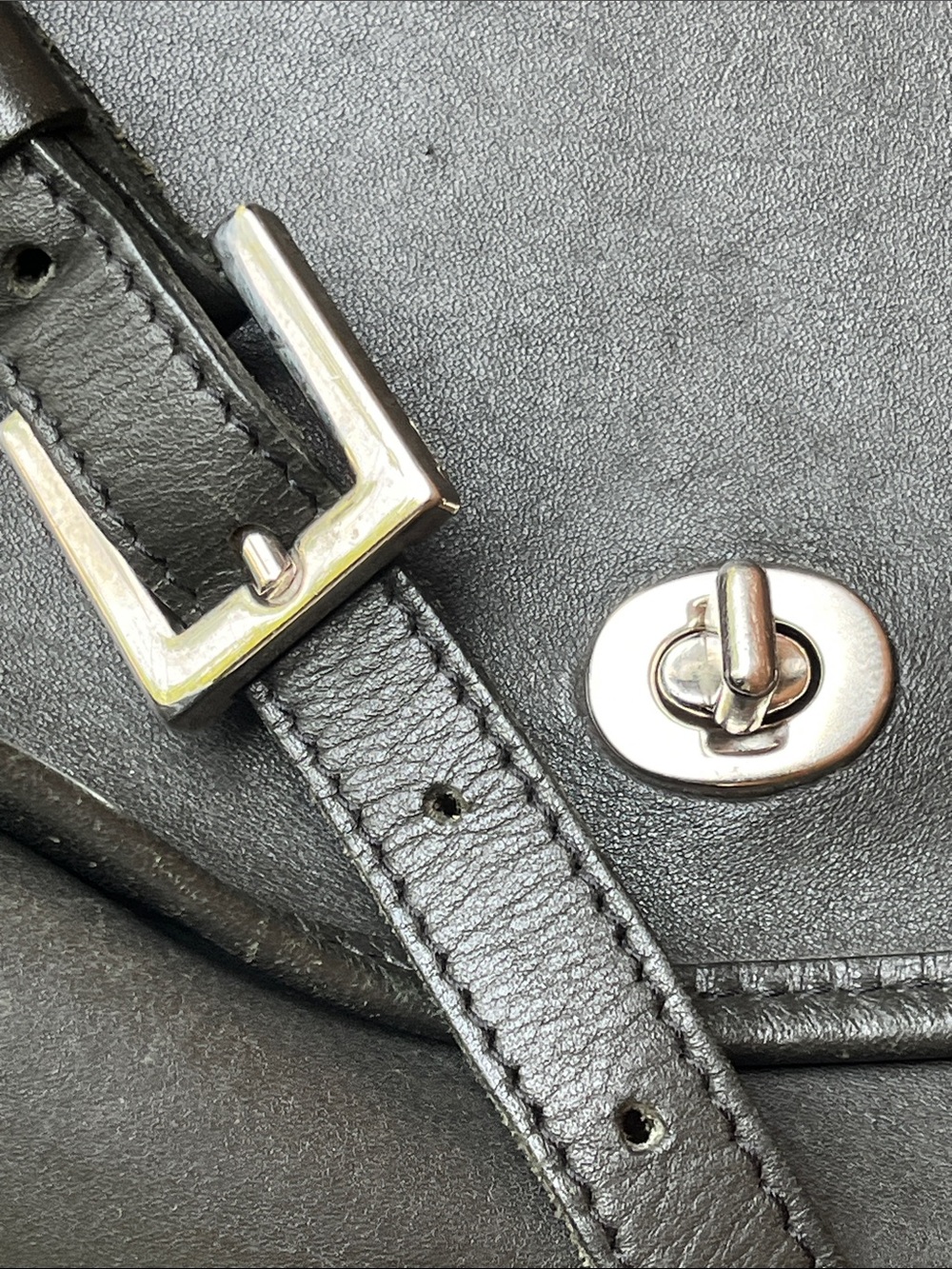 Roots Classic Black Leather Crossbody Bag - Picture 8 of 10